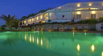 Hotel Albatros - mese di Aprile - Holtel Albatros - Piscina Esterna di notte